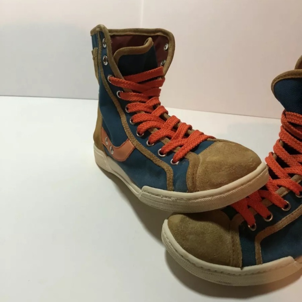 Marc Jacob’s high top sneaker